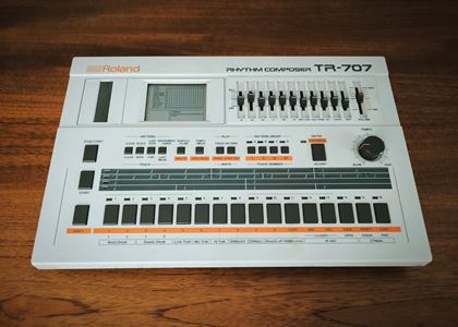 Roland-TR707"